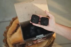 MAXXX - BRICCHETTE DI CARBONE - 20 LB (KG 9,1) -Grill Sconto JDMAX20 04