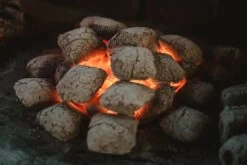 MAXXX - BRICCHETTE DI CARBONE - 20 LB (KG 9,1) -Grill Sconto JDMAX20 08