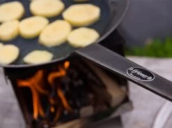 Petromax PADELLA IN FERRO BATTUTO MANICO LUNGO - DIAM. 24 CM -Grill Sconto SP24 03